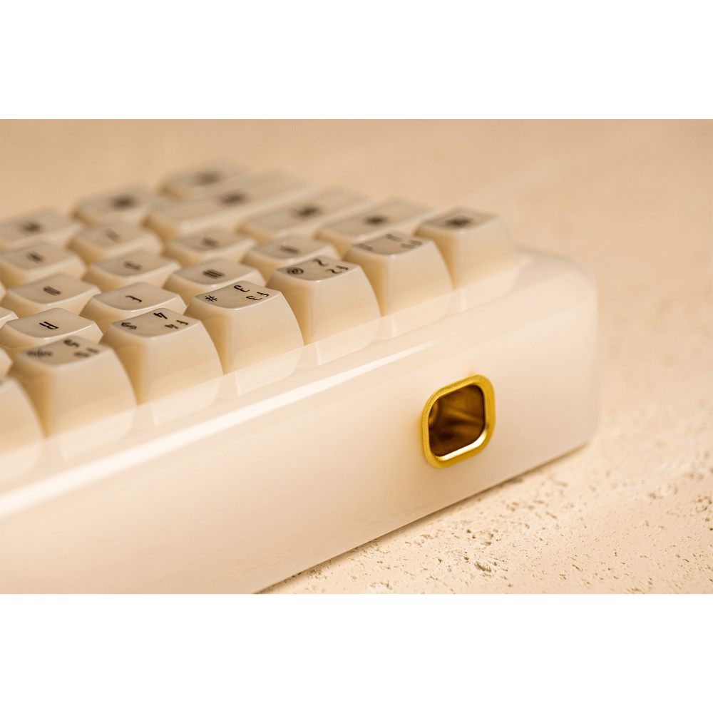 Le clavier en résine Akko YU01 – élégance, RVB et technologie innovante
