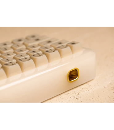Le clavier en résine Akko YU01 – élégance, RVB et technologie innovante