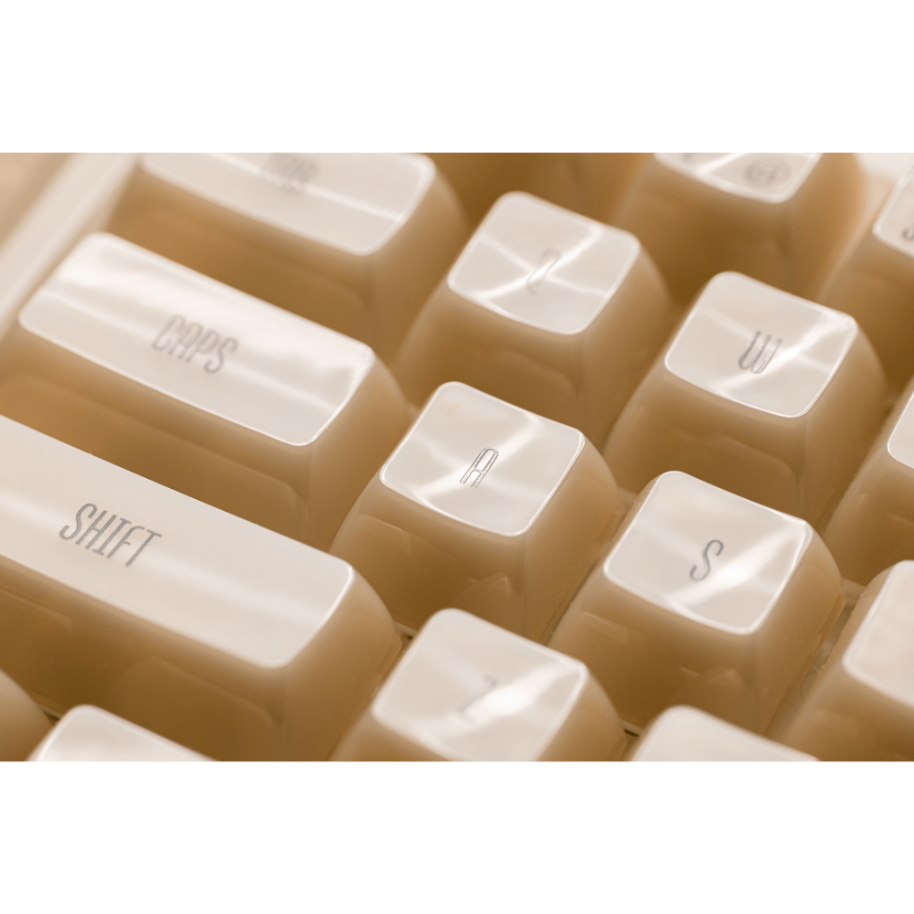 Le clavier en résine Akko YU01 – élégance, RVB et technologie innovante
