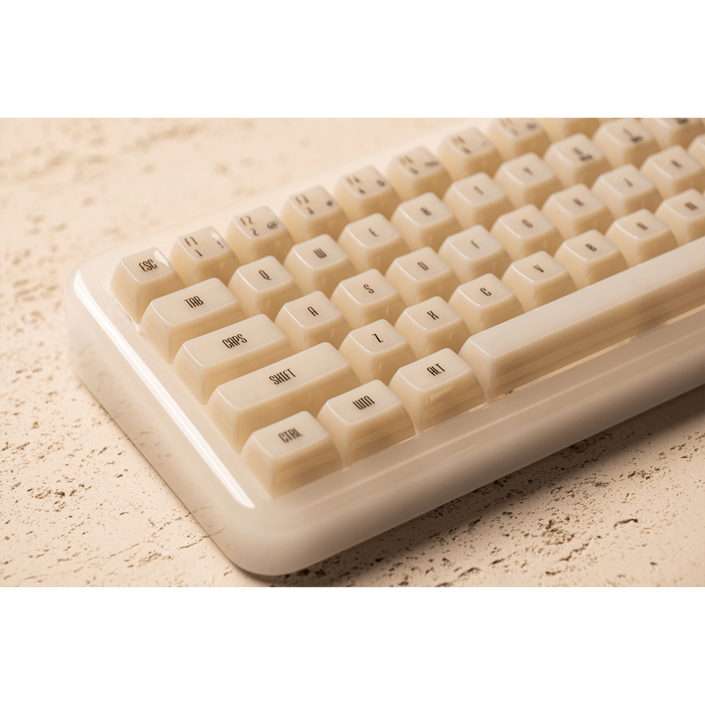 Le clavier en résine Akko YU01 – élégance, RVB et technologie innovante