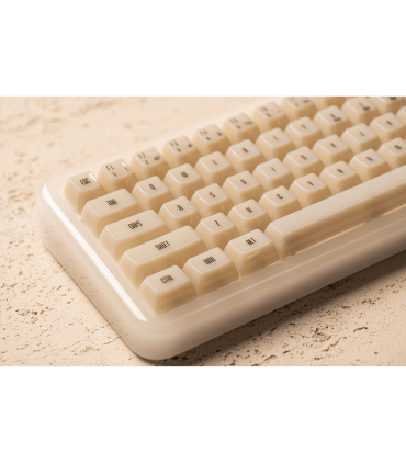 Le clavier en résine Akko YU01 – élégance, RVB et technologie innovante