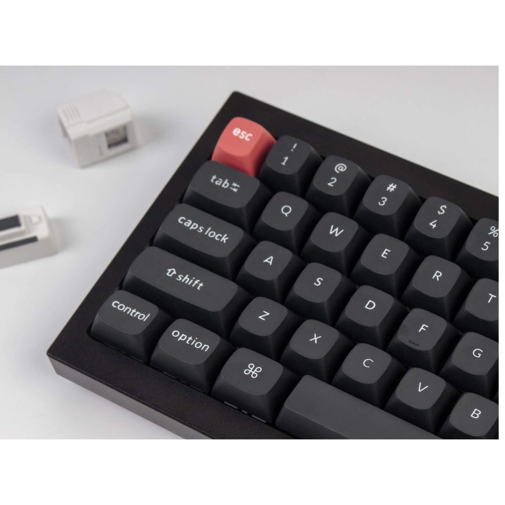 PBT keycaps in Swiss layout ISO-CH with 141 keys in Cherry profile