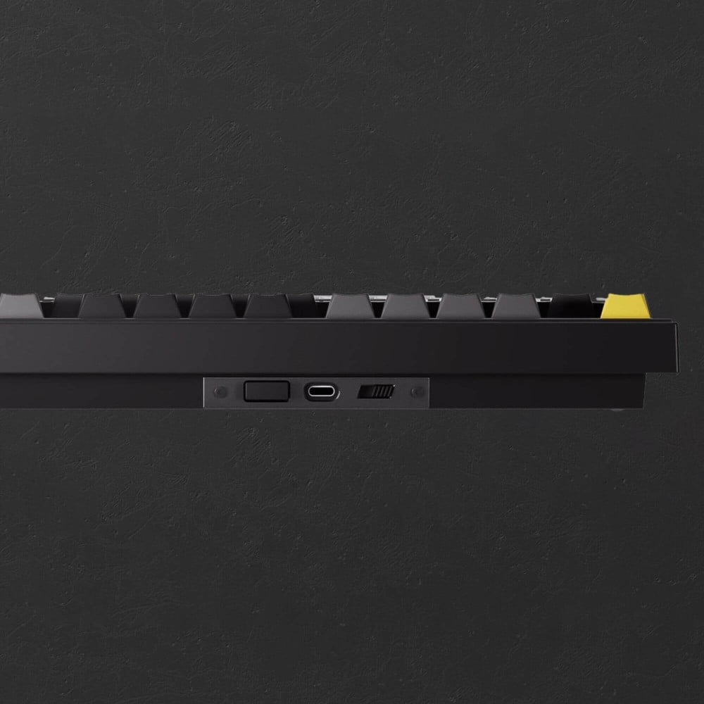 AKKO 5098B Black & Gold – ANSI keyboard with TFT screen and Gasket mount